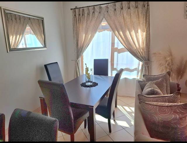 3 BEDROOM SECTIONAL TITLE FOR SALE IN GREENHILLS